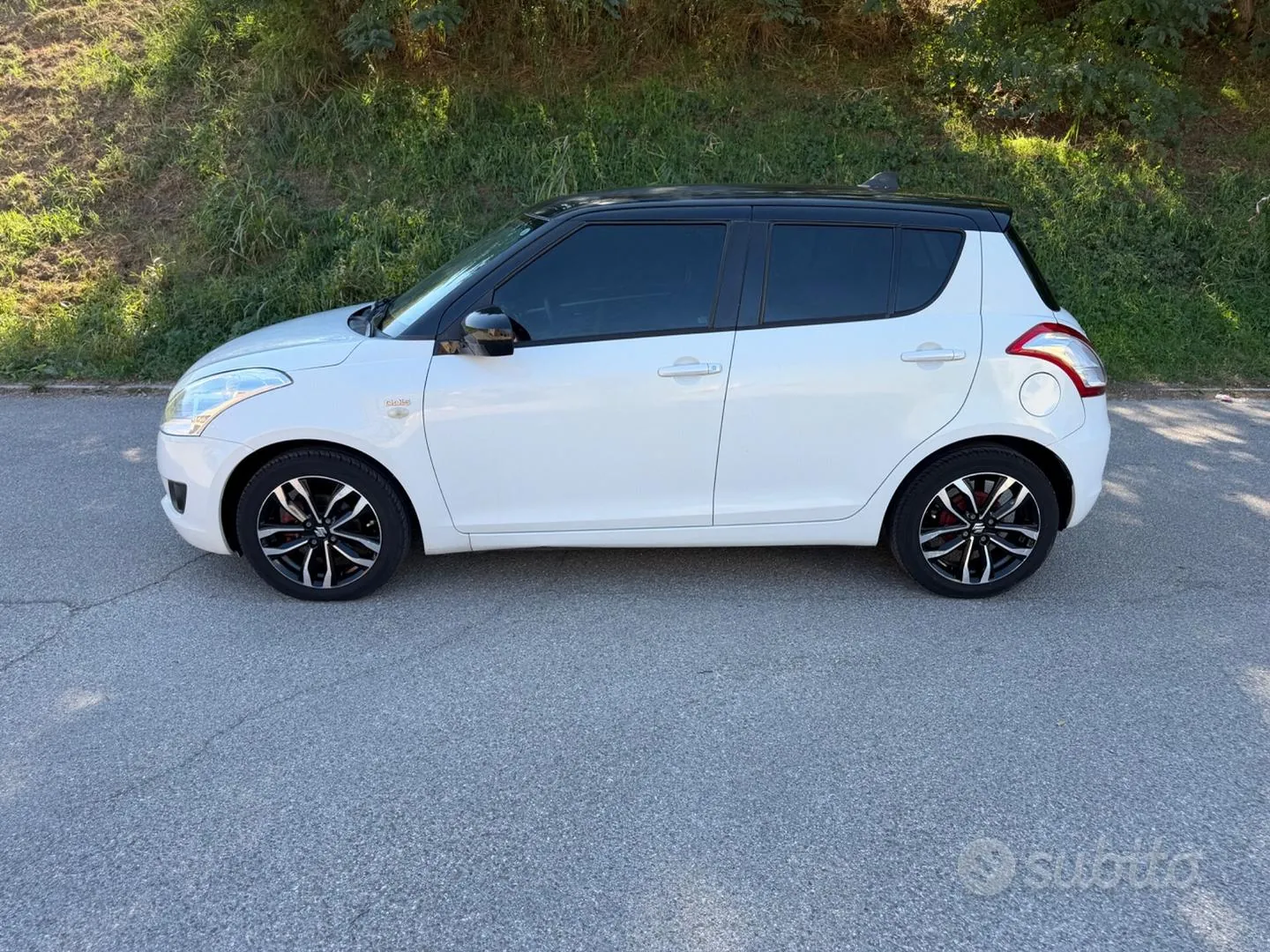 Suzuki Swift 2011 photo 2