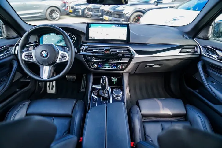 BMW 5-Serie 2021 photo 2