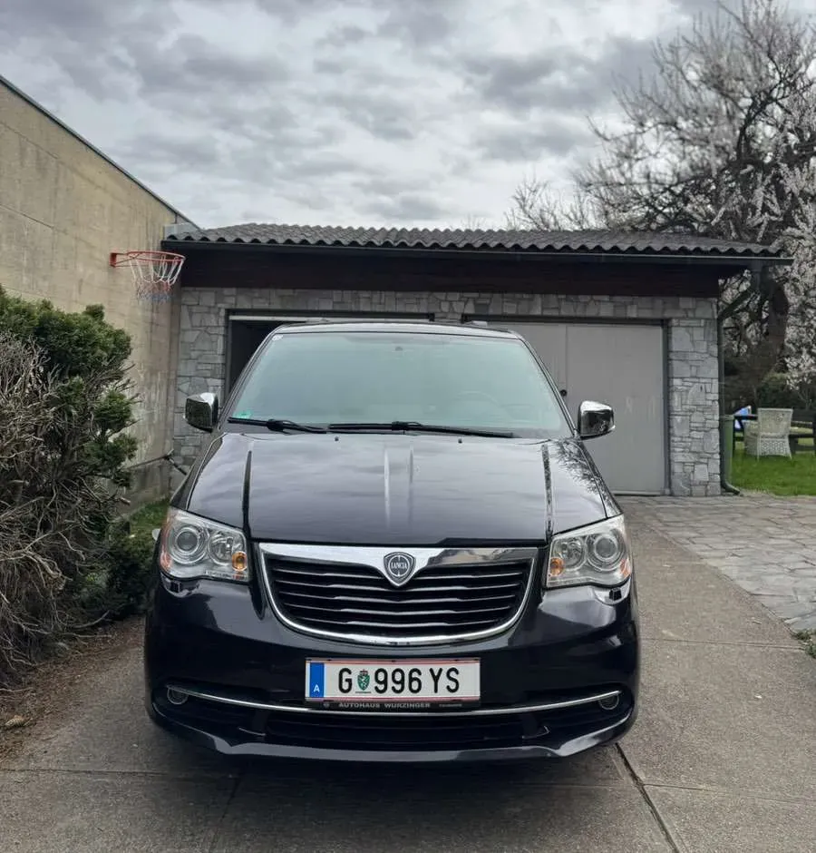 Lancia Voyager 2014 photo 3