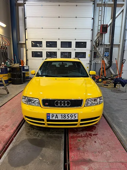 Audi S4 1999 photo 2