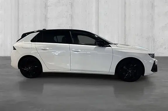 Opel Astra 2023 photo 2