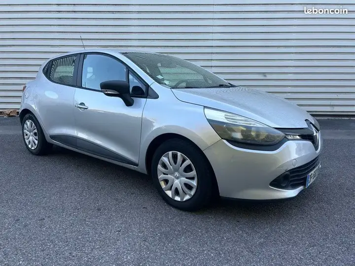 Renault Clio 2015 photo 2