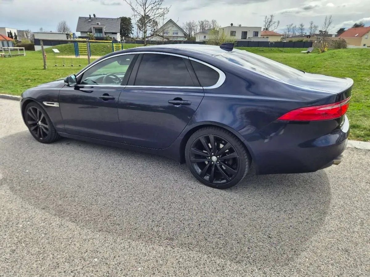 Jaguar Xf 2016 photo 2