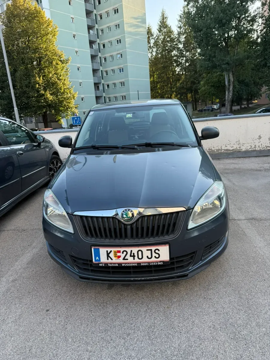 Skoda Fabia 2012 photo 3