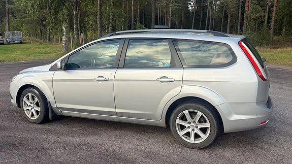 Ford Focus 2009 photo 3