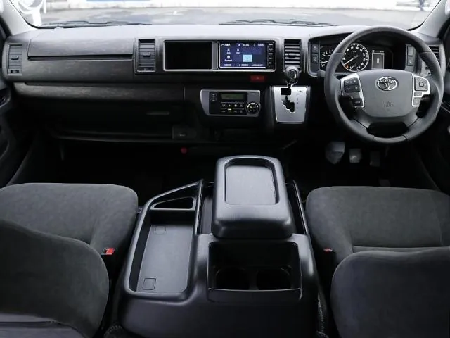 Toyota Hiace 2024 photo 2