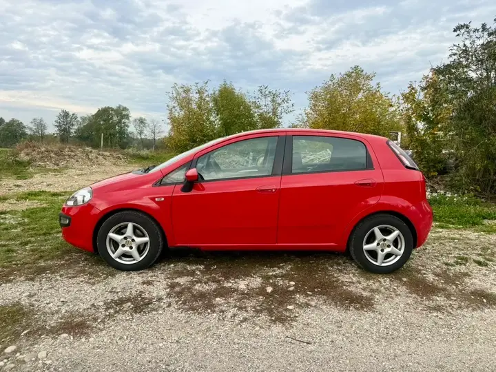 Fiat Punto Evo 2011 photo 2