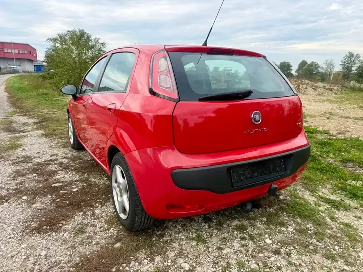 Fiat Punto Evo 2011 photo 3