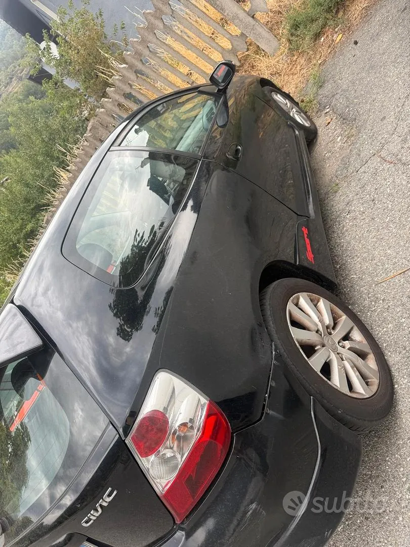 Honda Civic 2004 photo 4
