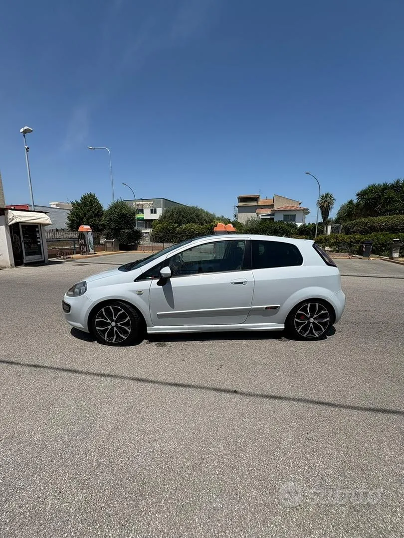 Fiat Punto Evo 2009 photo 2