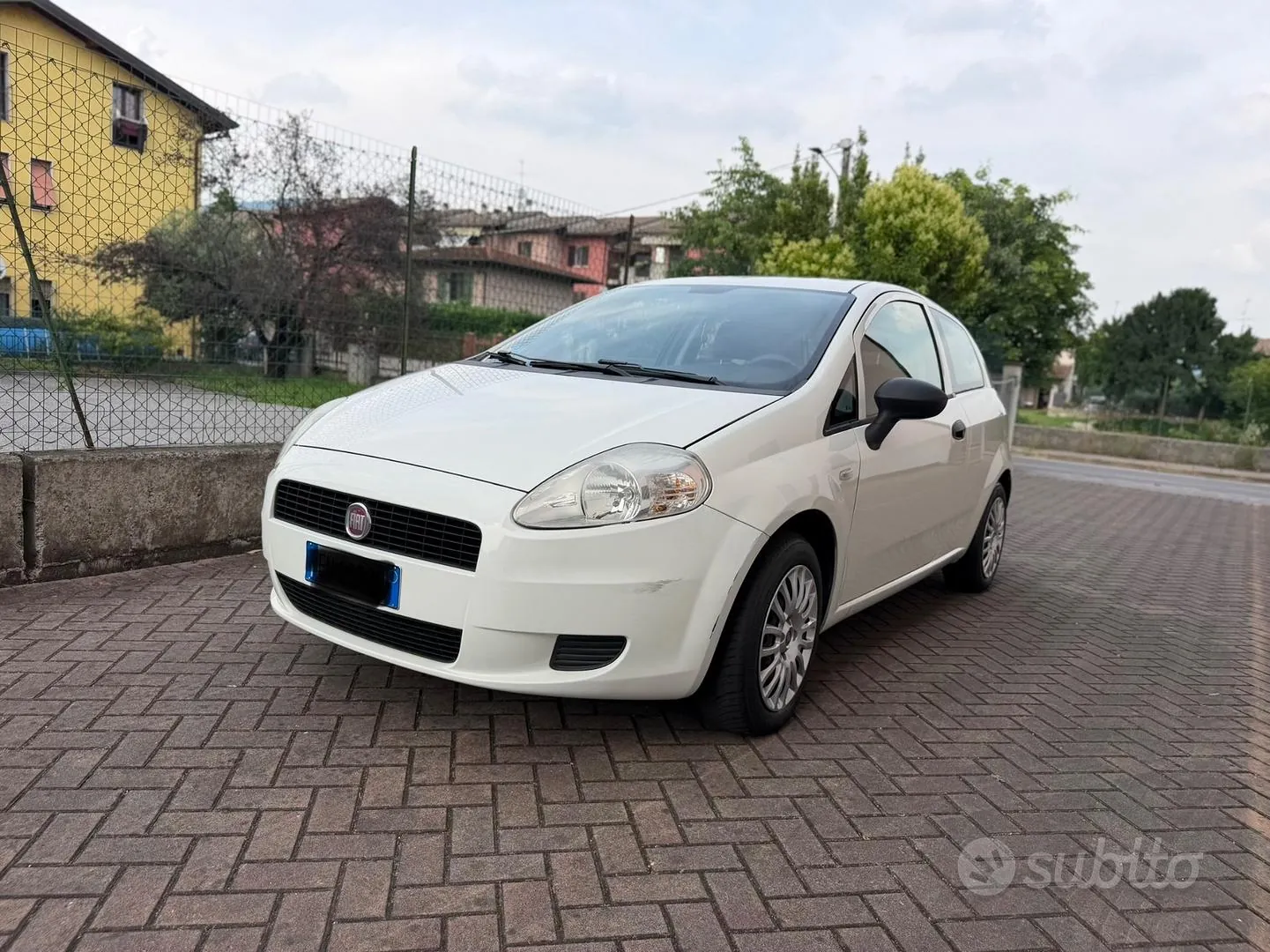 Fiat Grande Punto 2012 photo 3