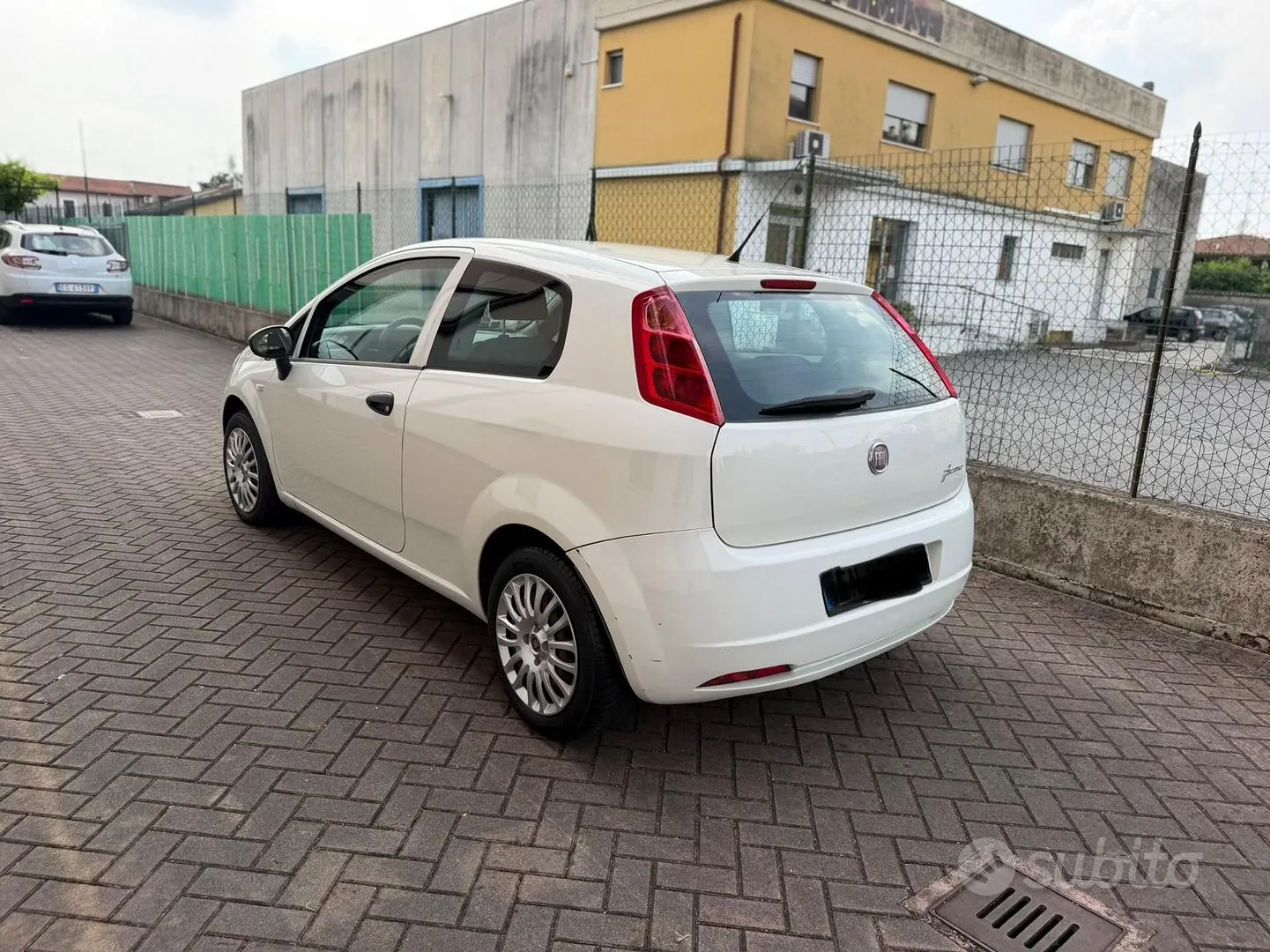 Fiat Grande Punto 2012 photo 4