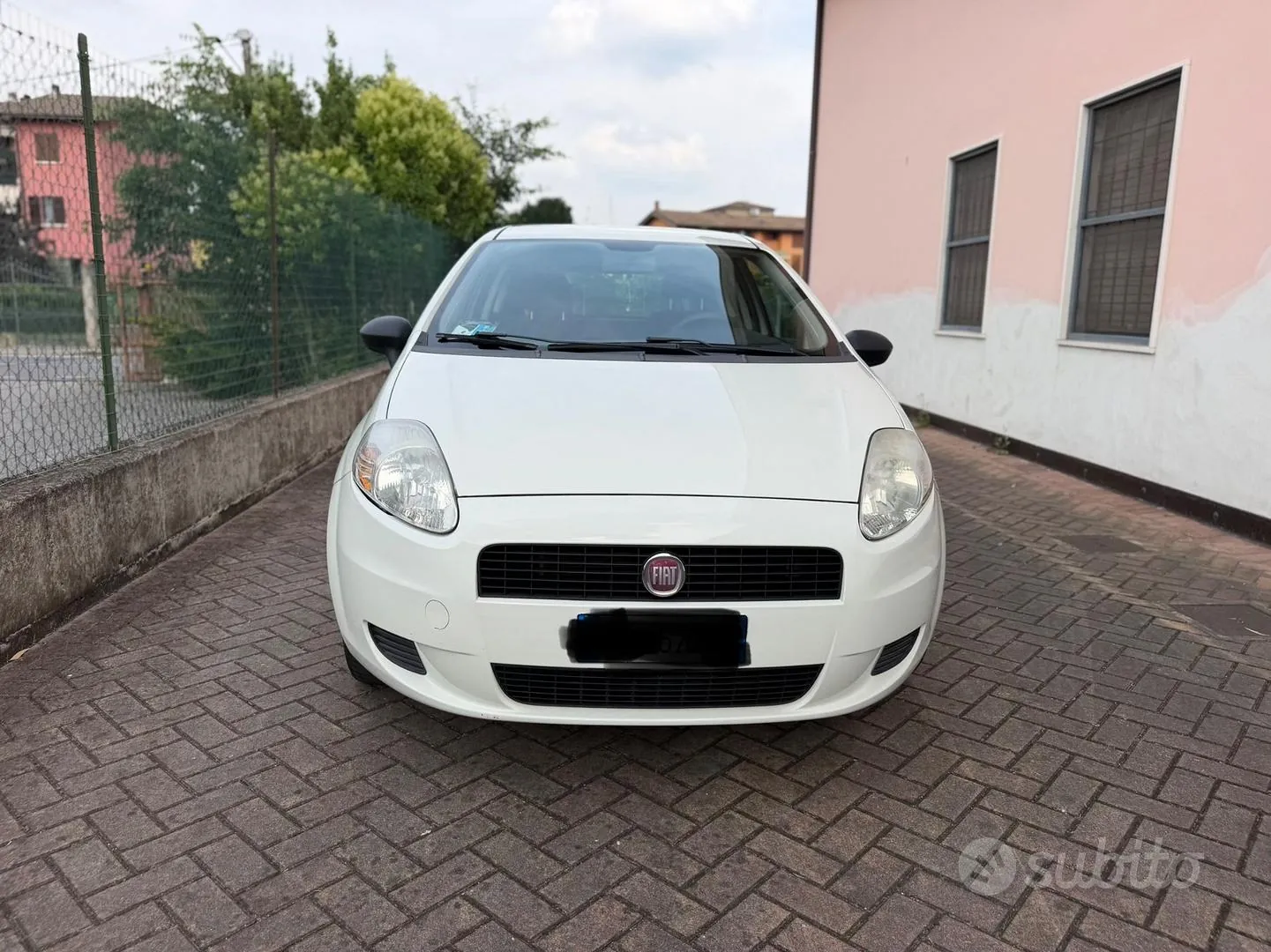 Fiat Grande Punto 2012 photo 2