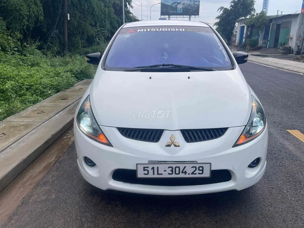 Mitsubishi Grandis 2005 photo 3