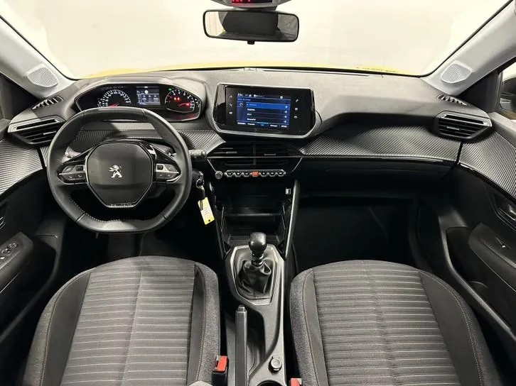 Peugeot 208 2022 photo 2