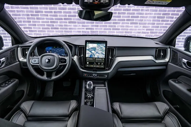 Volvo Xc60 2026 photo 2