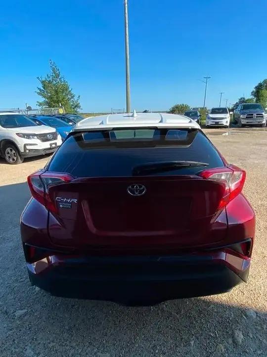 Toyota C-Hr 2018 photo 2