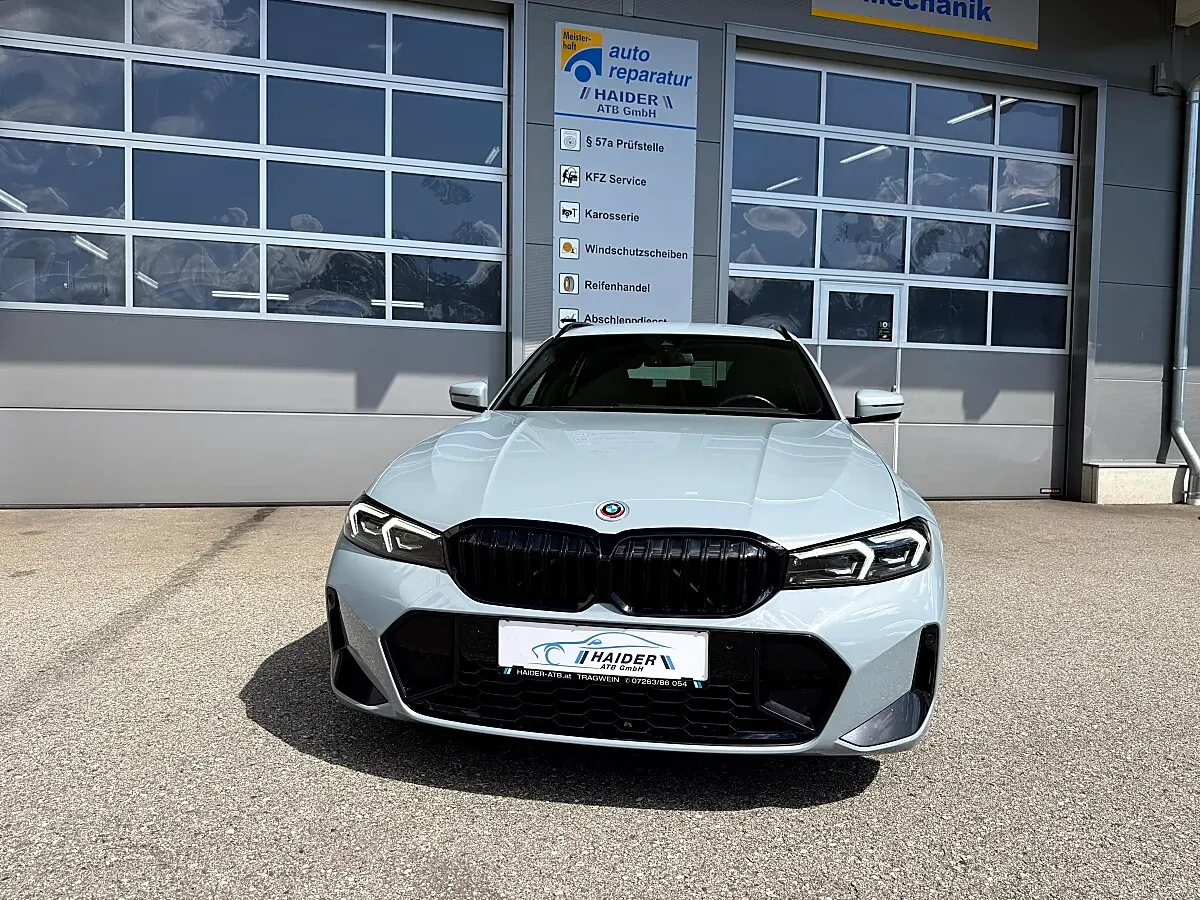 BMW 3 Series 2023 photo 2