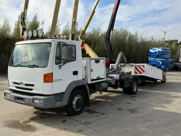 Nissan Atleon 210