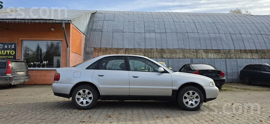 Audi A4 2000 photo 2