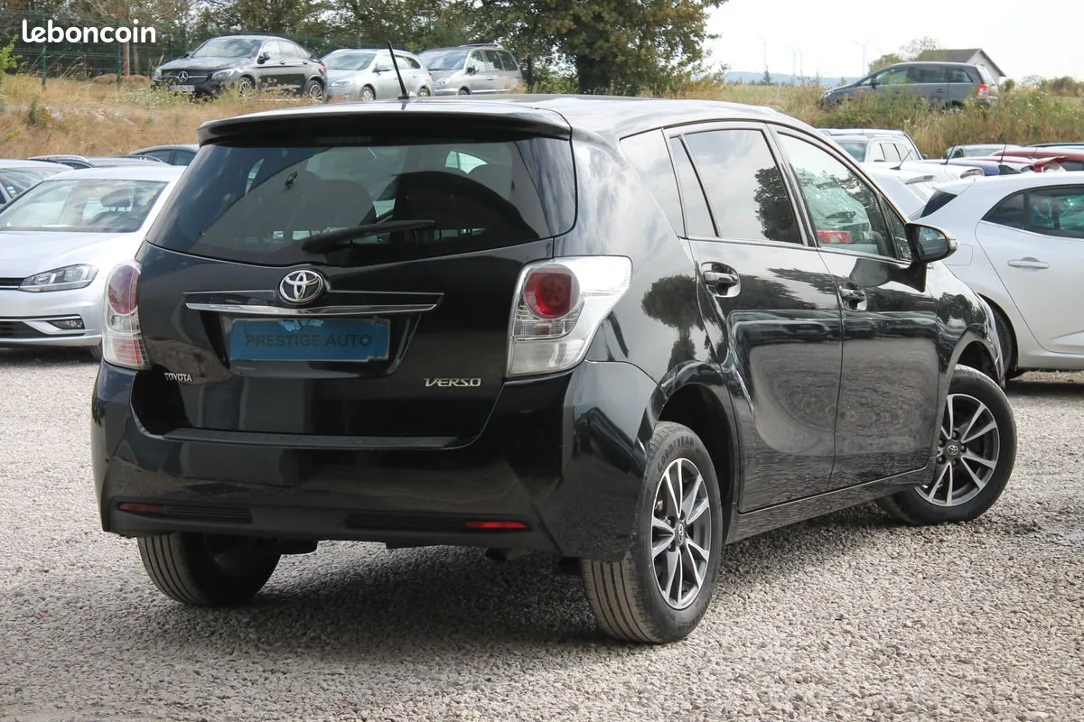 Toyota Verso 2014 photo 2