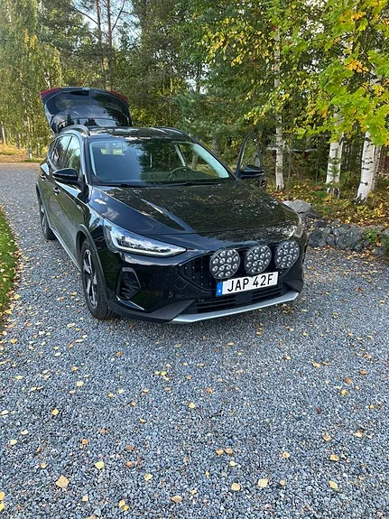 Ford Focus 2024 photo 2