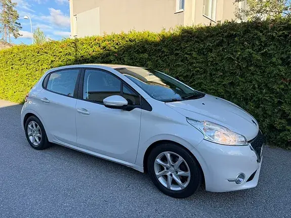 Peugeot 208 2015 photo 4