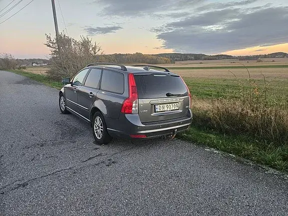 Volvo V50 2011 photo 2