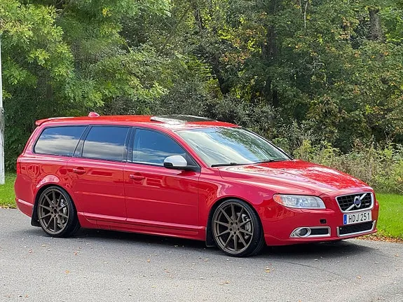 Volvo V70 2010 photo 2