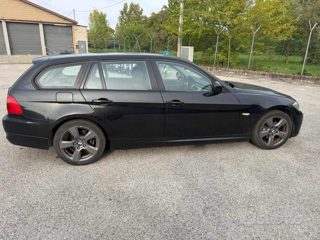 BMW 3 Series 2010 photo 4