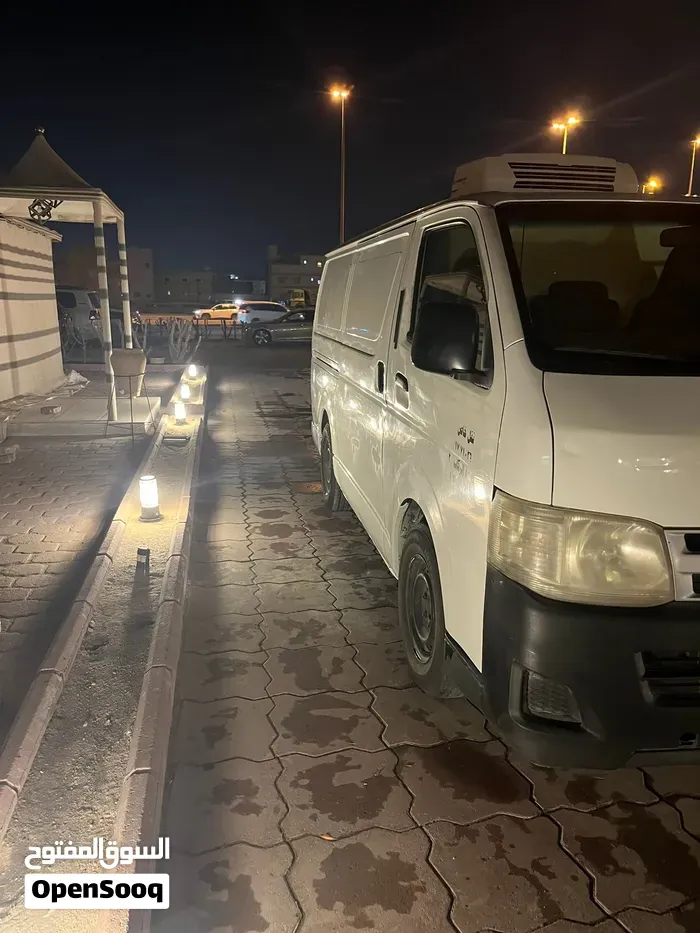 Toyota Hiace 2013 photo 2