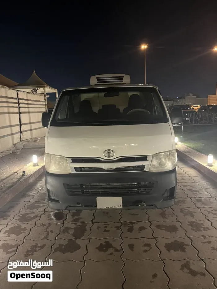 Toyota Hiace 2013 photo 3
