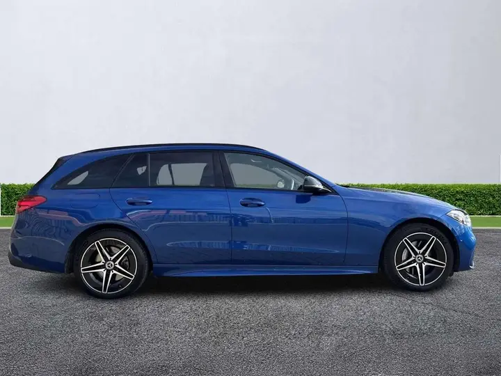 Mercedes-Benz C-Class 2026 photo 3
