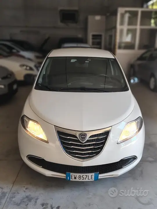 Lancia Ypsilon 2014 photo 2