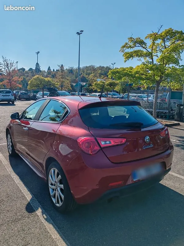 Alfa Romeo Giulietta 2012 photo 2
