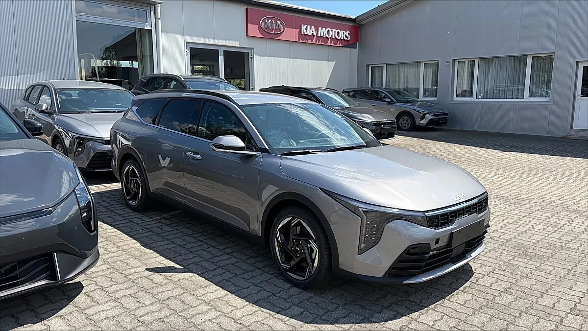 Kia K4 photo 2