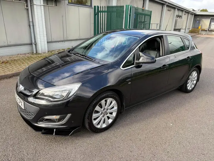 Vauxhall Astra 2013 photo 5