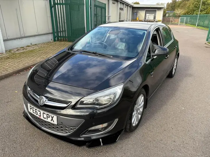 Vauxhall Astra 2013 photo 4