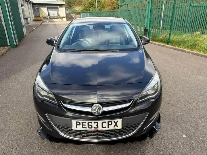 Vauxhall Astra 2013 photo 3