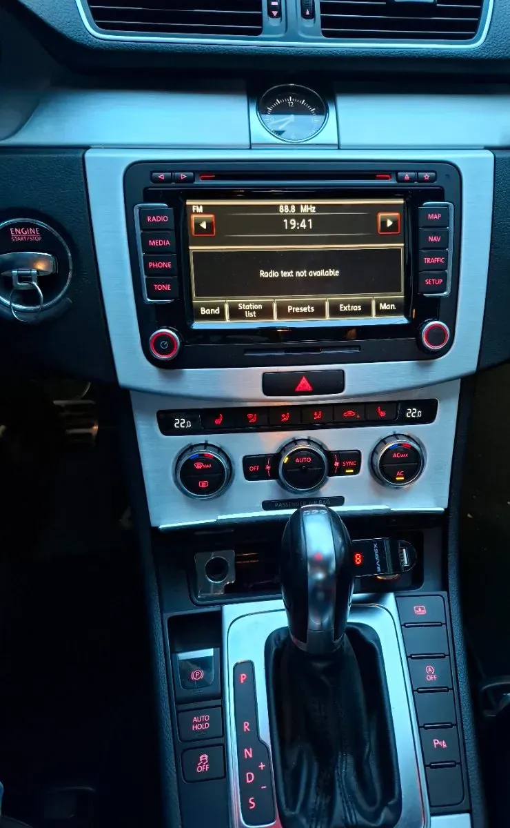 Volkswagen Passat 2011 photo 2