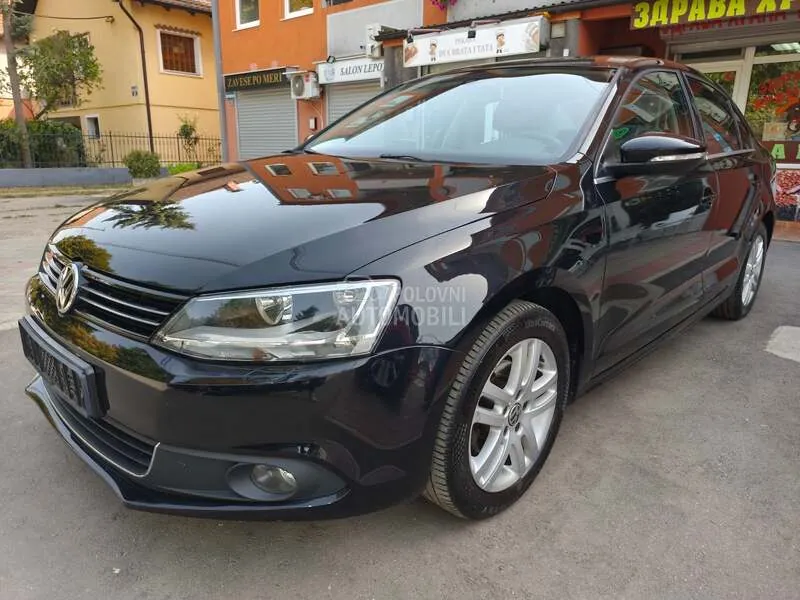 Volkswagen Jetta 2012 photo 4