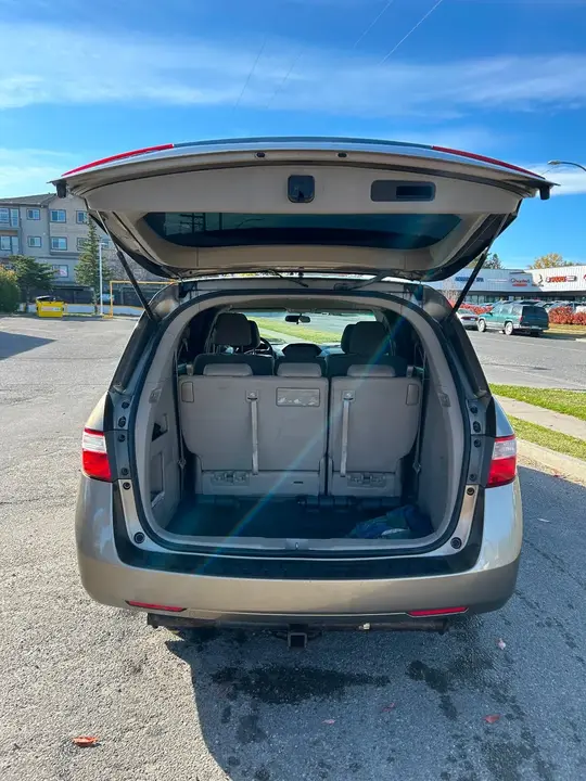 Honda Odyssey 2012 photo 2