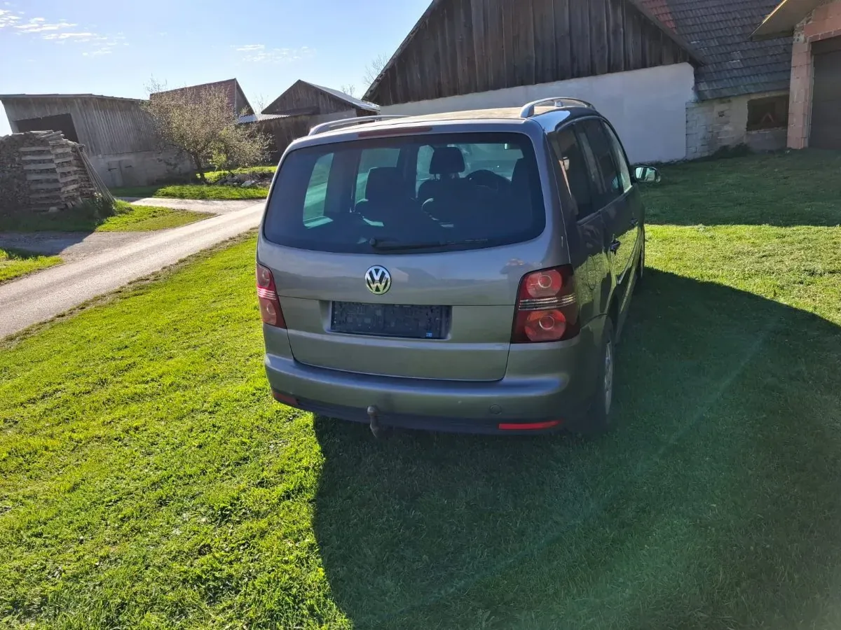 Volkswagen Touran 2007 photo 2