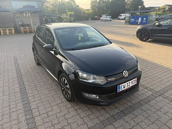 Volkswagen Polo 2015 photo 2