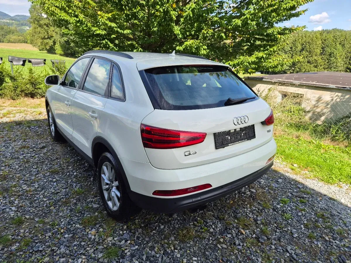 Audi Q3 2012 photo 2