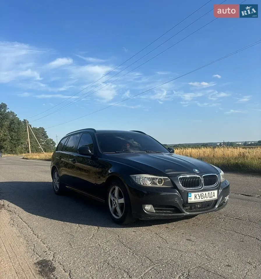 BMW 3 Series 2010 photo 3