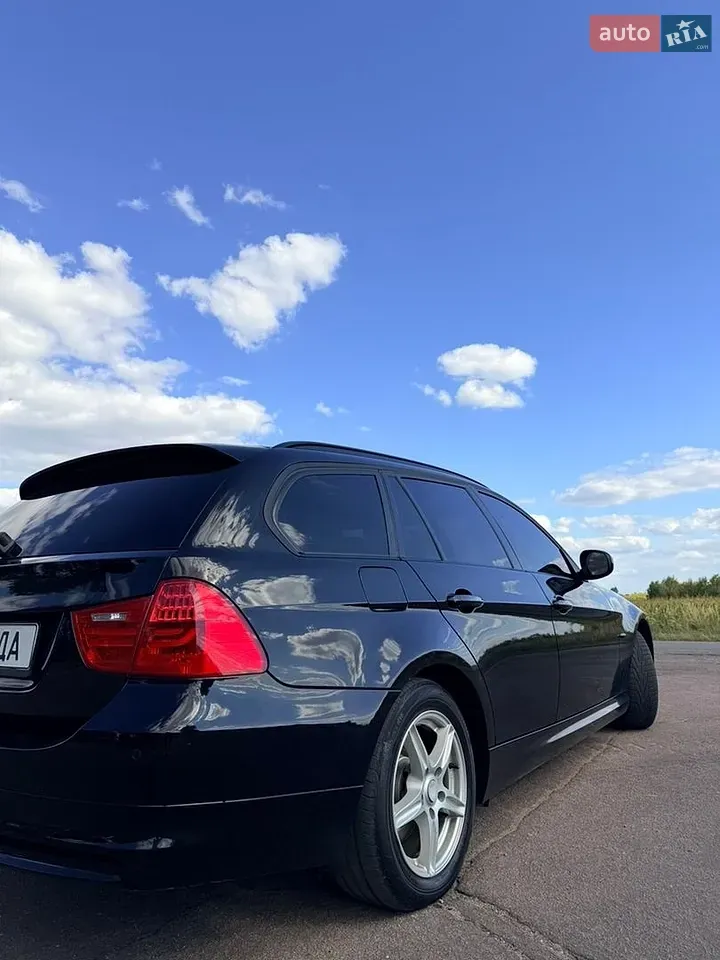 BMW 3 Series 2010 photo 5