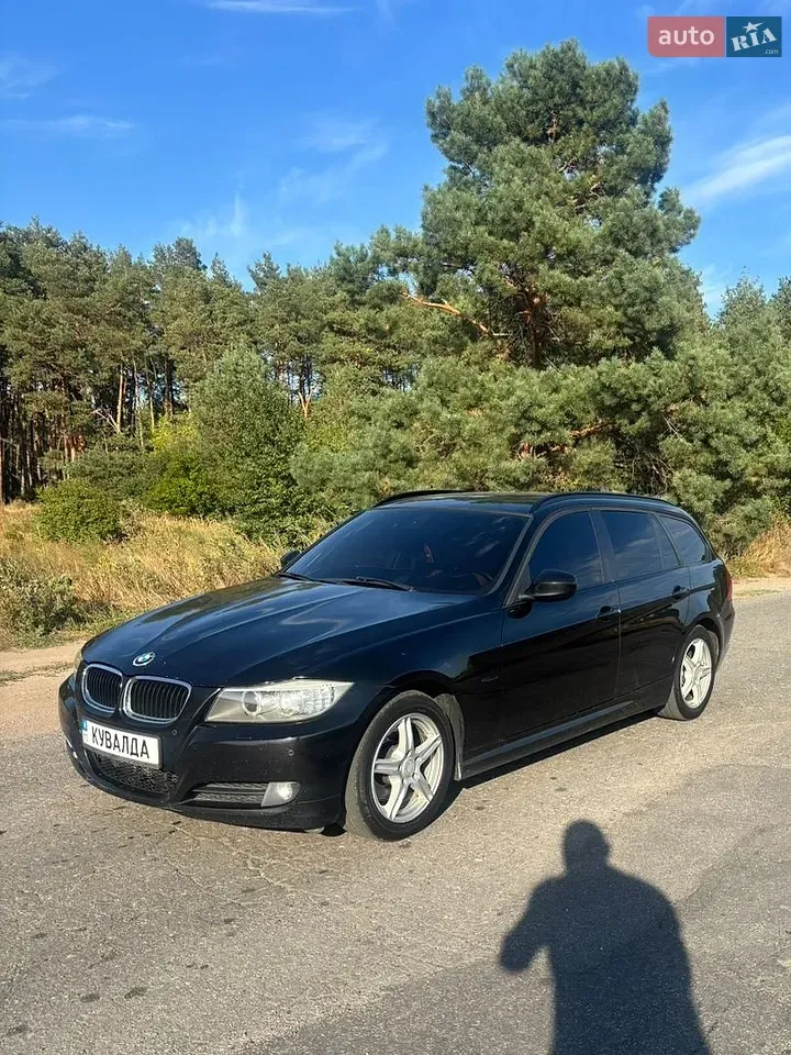 BMW 3 Series 2010 photo 2