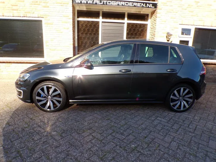 Volkswagen Golf 2015 photo 2