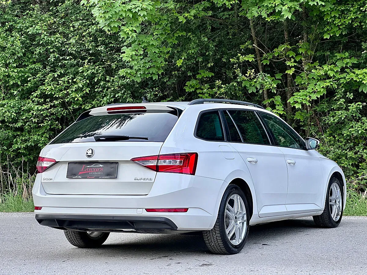 Skoda Superb 2018 photo 2